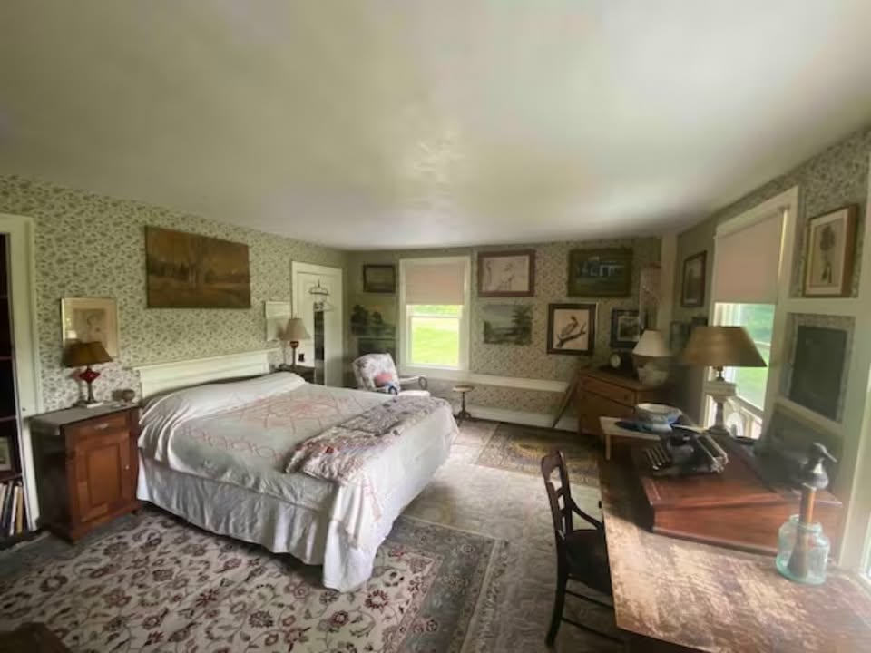 ROOMSHARE in 5BD, 2.5BA Fully Furnished Farmhouse, Avail Sept 12, hot tub, outdoor shower, serenity - Photo 5