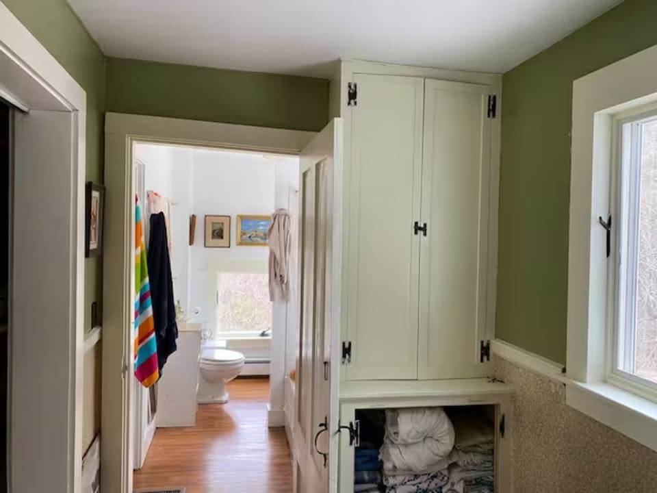 ROOMSHARE in 5BD, 2.5BA Fully Furnished Farmhouse, Avail Sept 12, hot tub, outdoor shower, serenity - Photo 10