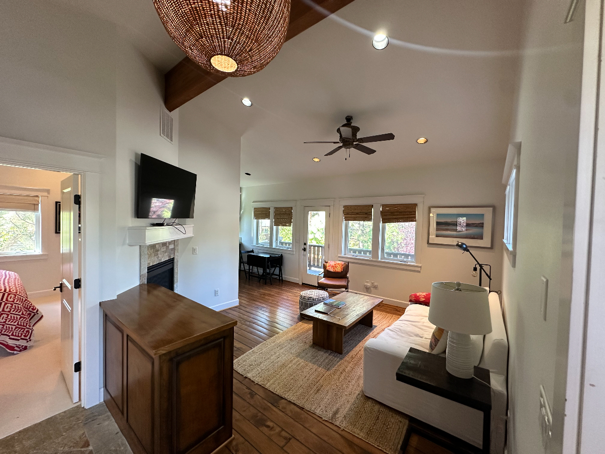 Bright 1BR ADU in Walkable NorthWest Crossing + Full 1 car garage w/ ample storage - Photo 1