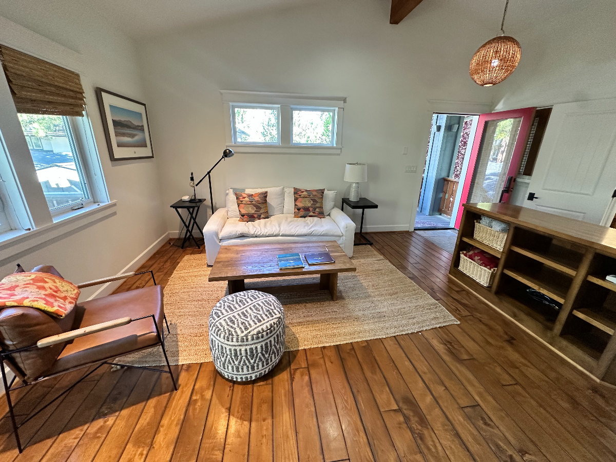 Bright 1BR ADU in Walkable NorthWest Crossing + Full 1 car garage w/ ample storage - Photo 2