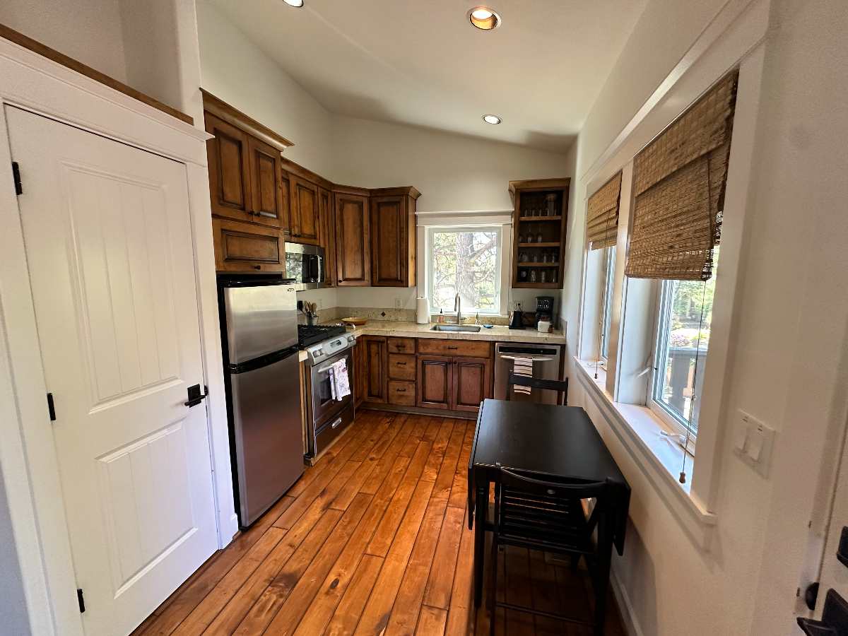 Bright 1BR ADU in Walkable NorthWest Crossing + Full 1 car garage w/ ample storage - Photo 3