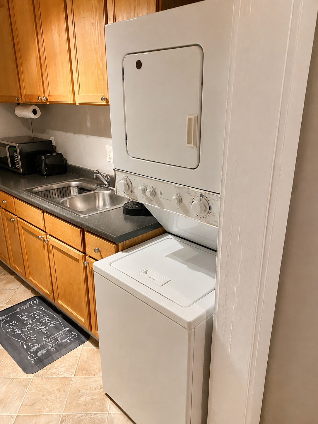 Cozy Pet-Friendly Apartment Near Hospitals - Utilities & Laundry Included - Photo 6