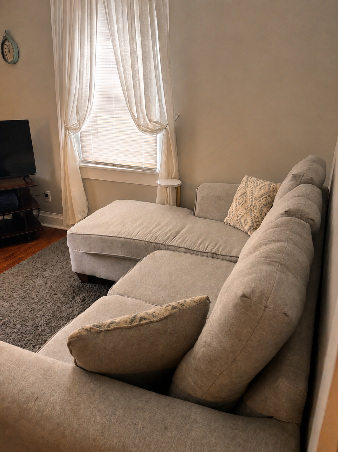Cozy Pet-Friendly Apartment Near Hospitals - Utilities & Laundry Included - Photo 2