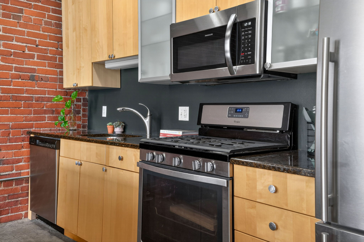 Pet-Friendly Furnished Loft Studio with Off-Street Parking & Utilities Included. - Photo 3
