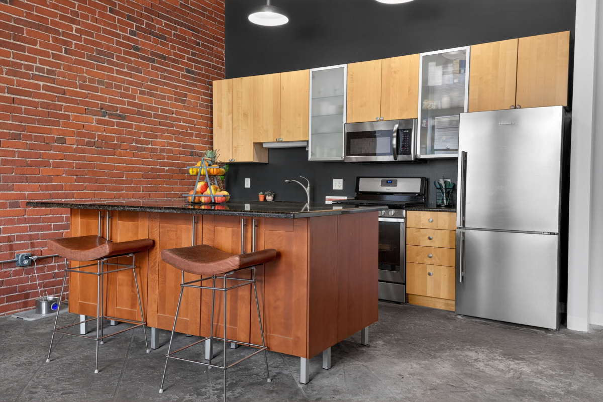 Pet-Friendly Furnished Loft Studio with Off-Street Parking & Utilities Included. - Photo 5