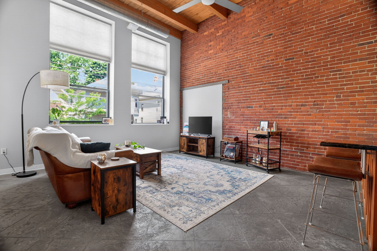 Pet-Friendly Furnished Loft Studio with Off-Street Parking & Utilities Included. - Photo 8