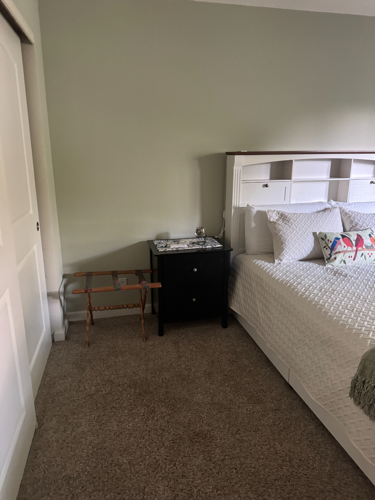 Private room and private bathroom - Photo 4