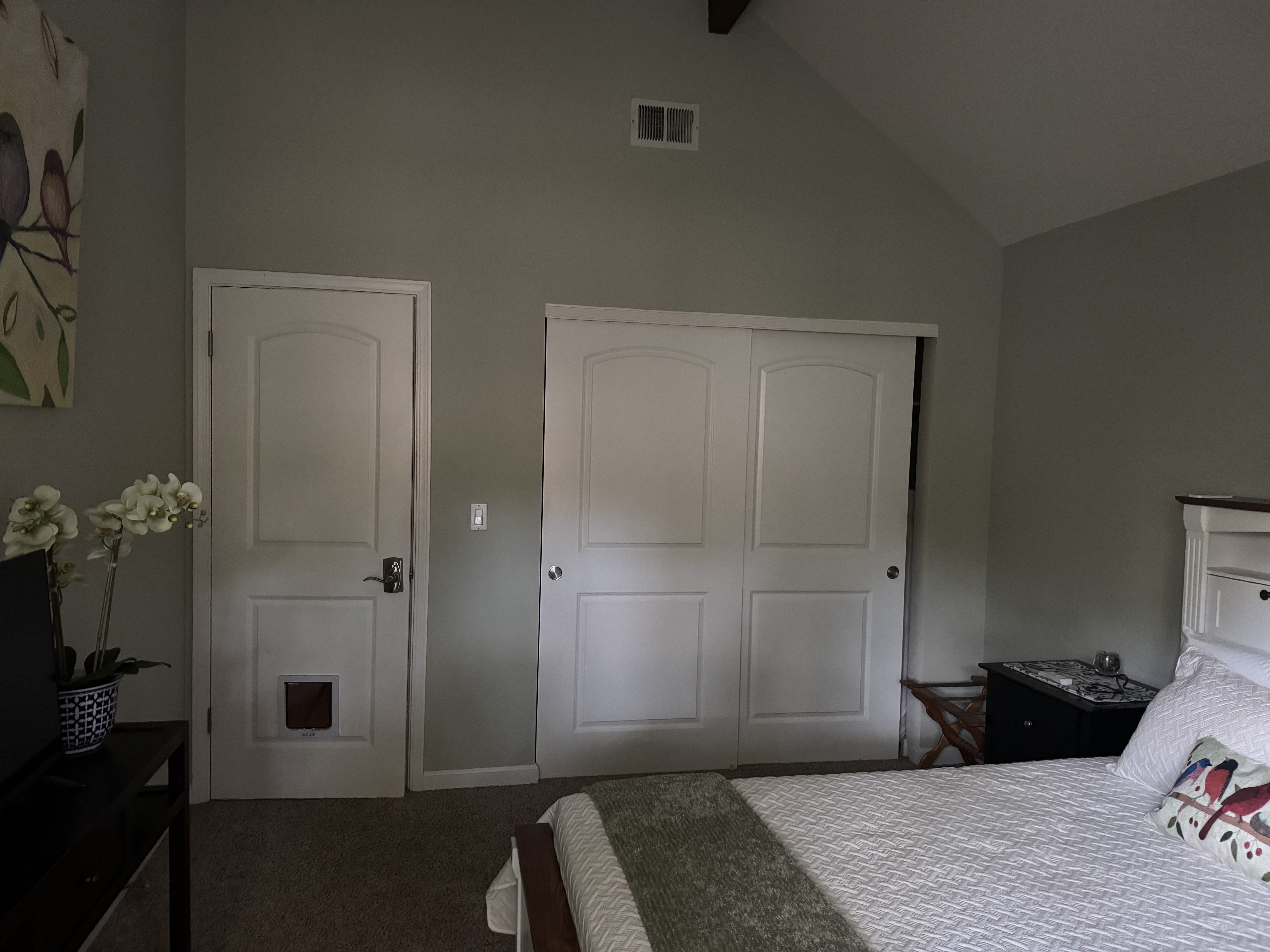 Private room and private bathroom - Photo 6