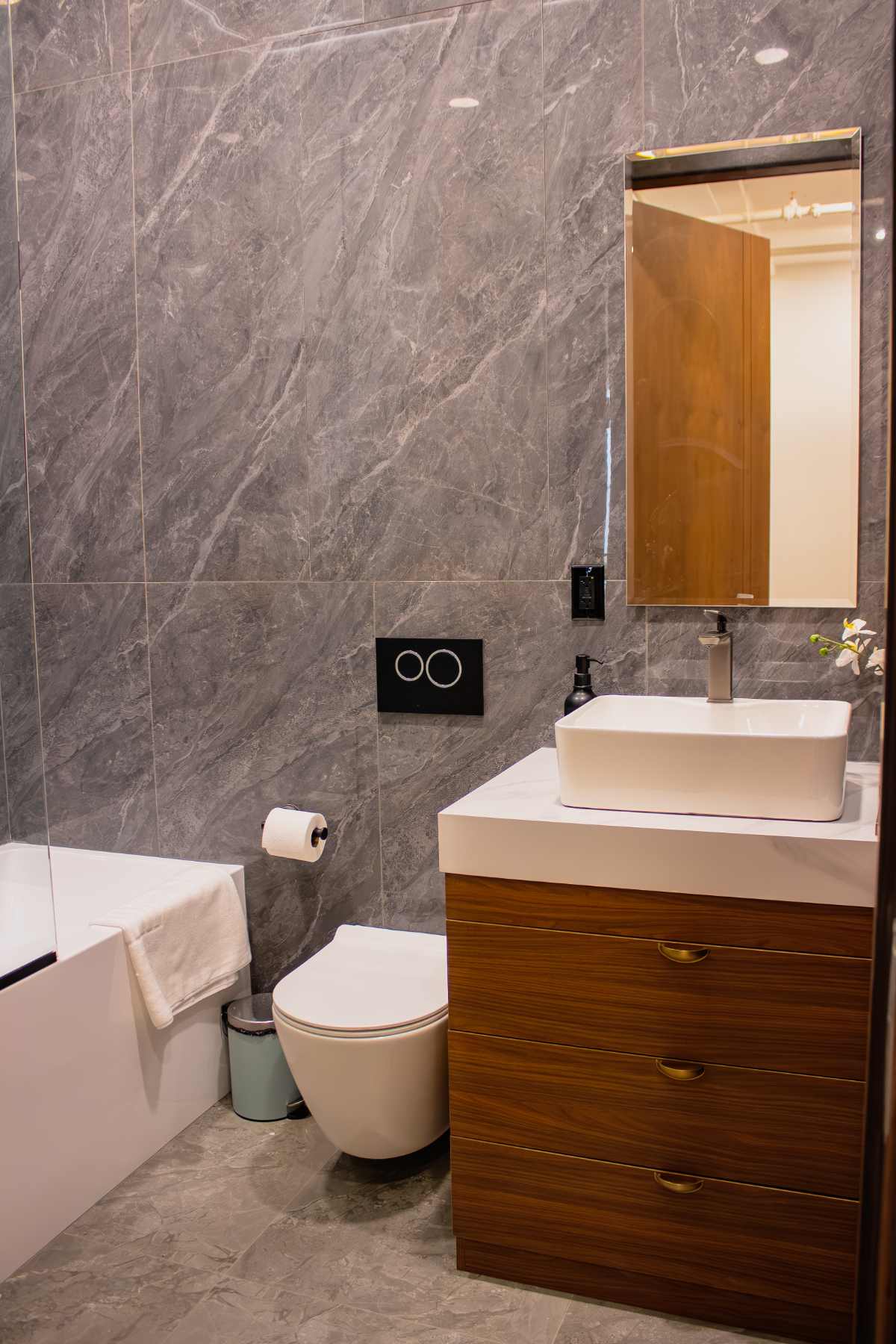 The Ilium Suite 408 - Luxury Studio in Downtown Troy - Photo 3