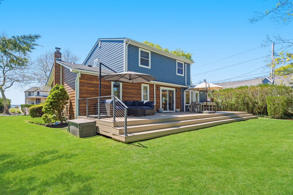 South Jamesport 3BR, Walk to Bay Beach, Decks - Photo 3