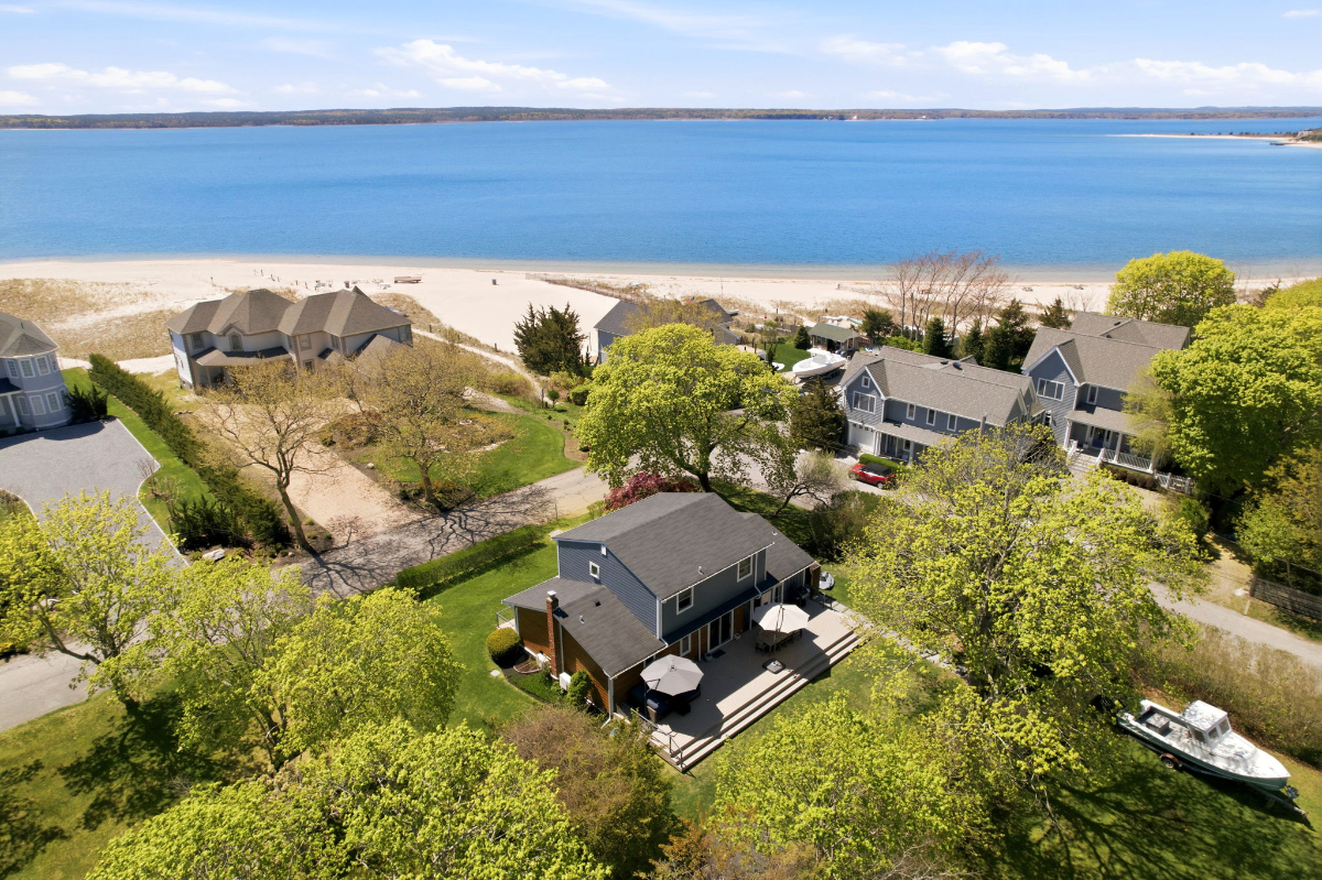 South Jamesport 3BR, Walk to Bay Beach, Decks - Photo 8