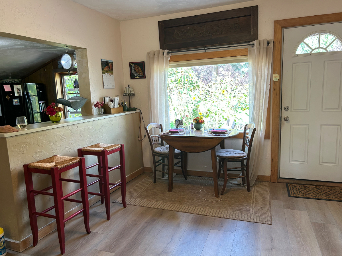 Charming Cottage - Photo 2