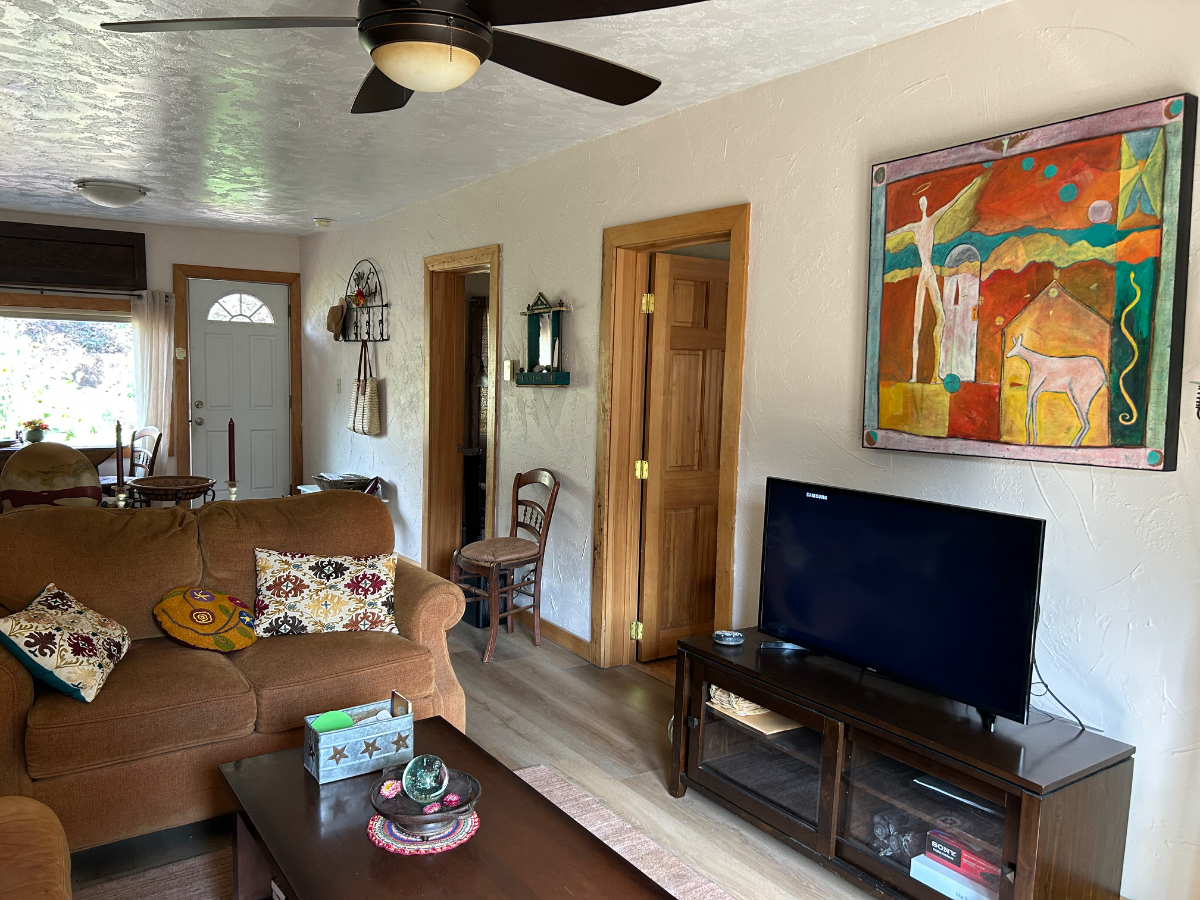 Charming Cottage - Photo 6