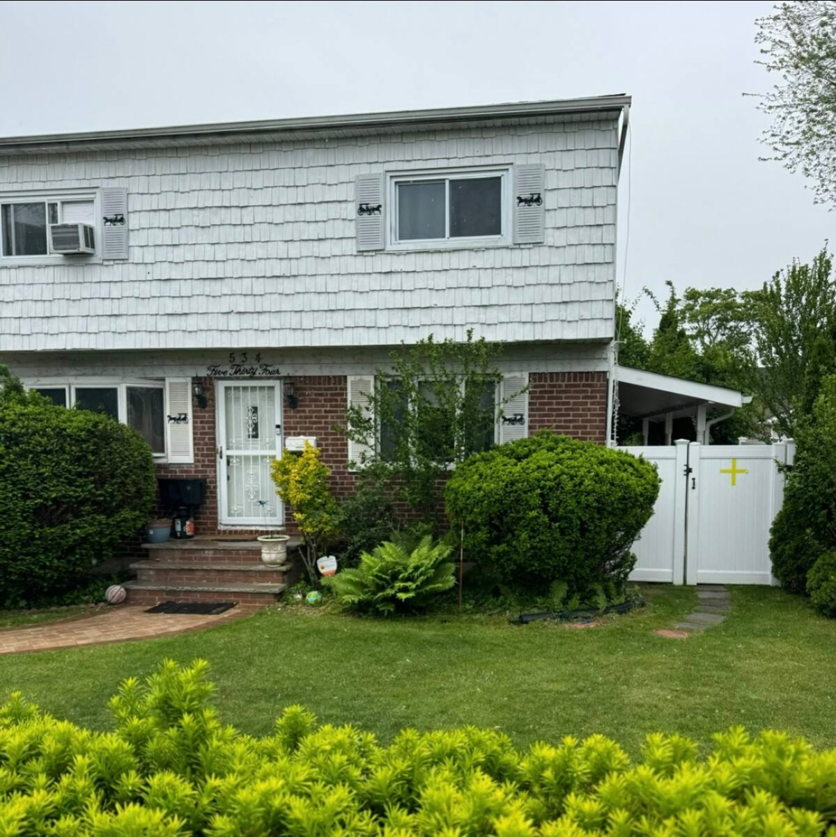Updated basement apartment - 1 Bedroom, 1 livingroom - no kitchen - private entrance - Photo 11