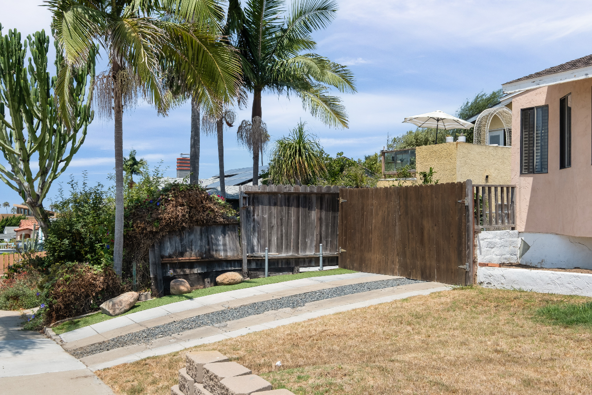 Ocean Beach Hideaway | 2.5 Blocks to Sunset Cliffs - Photo 4