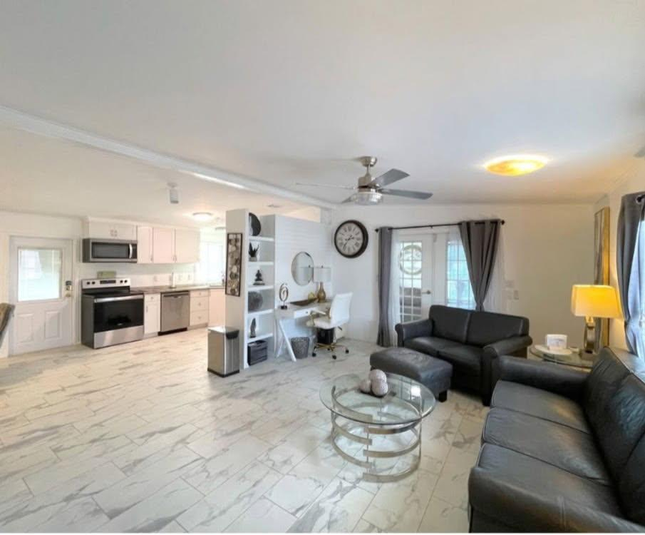 Private Room & Bath in a 55+ Community Near Barefoot Beach