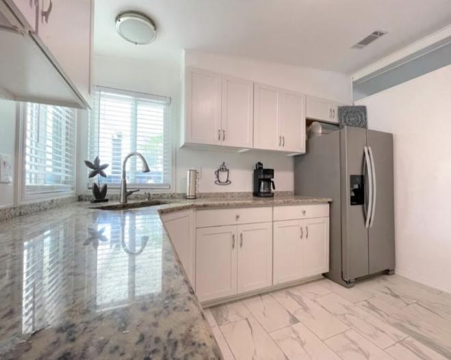 Private Room & Bath in a 55+ Community Near Barefoot Beach - Photo 3
