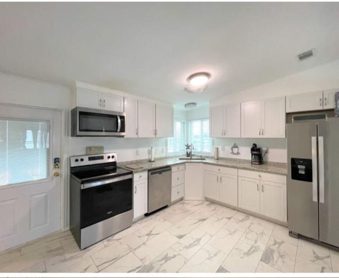 Private Room & Bath in a 55+ Community Near Barefoot Beach - Photo 2