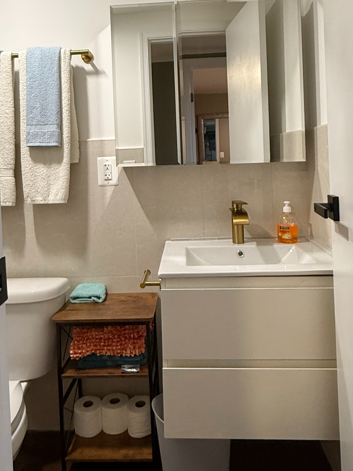 Modern Furnished 1-Bedroom Apartment. Ideal for Travelers Students & Short-Term Stays - Photo 7