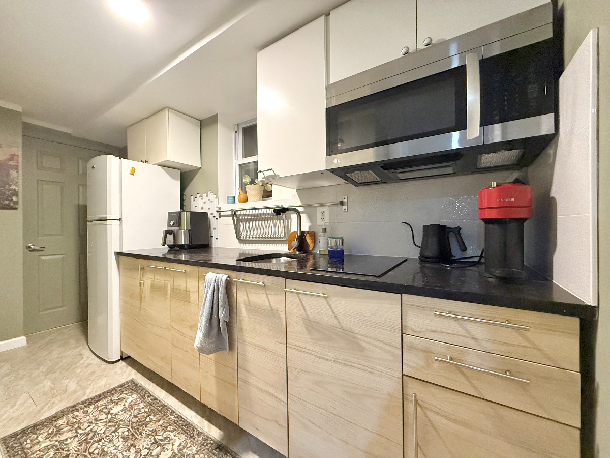 Modern Furnished 1-Bedroom Apartment. Ideal for Travelers Students & Short-Term Stays - Photo 12