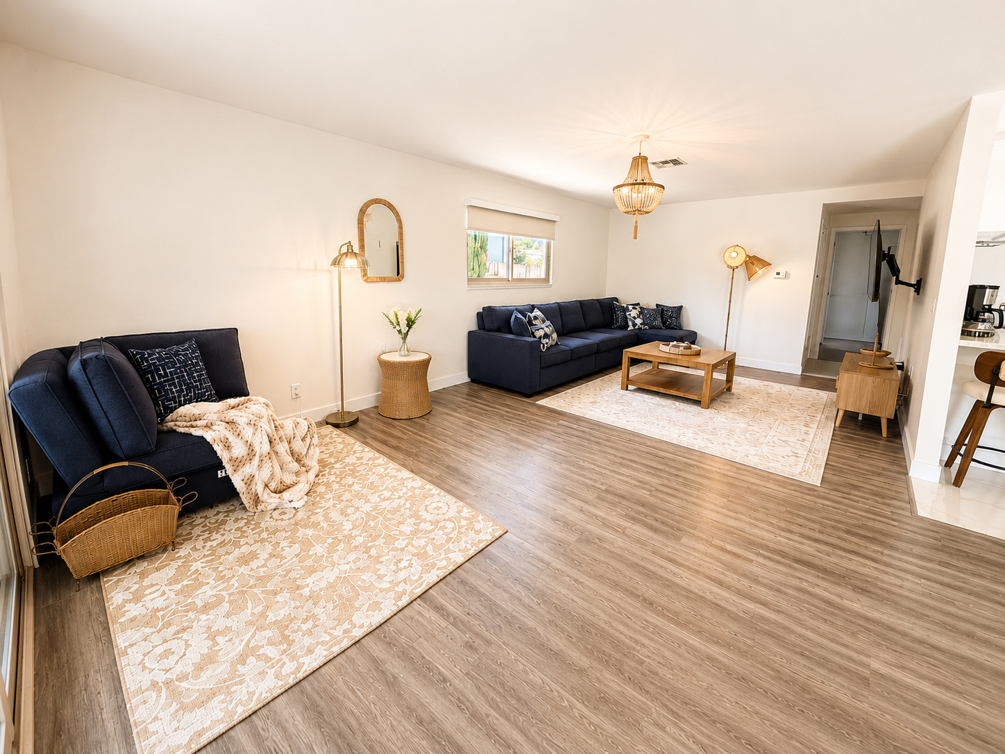 Newly Renovated 3BR Family Home with Gorgeous Private Yard - Photo 2