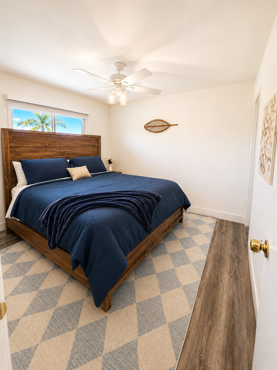 Newly Renovated 3BR Family Home with Gorgeous Private Yard - Photo 4
