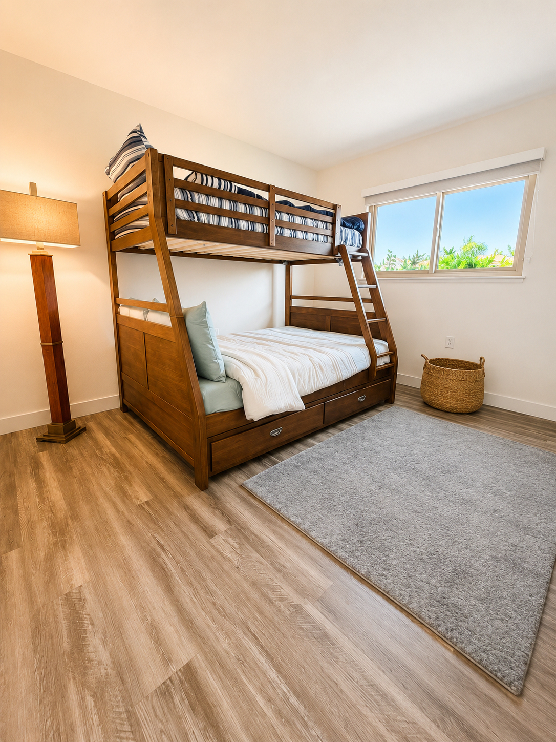 Newly Renovated 3BR Family Home with Gorgeous Private Yard - Photo 5