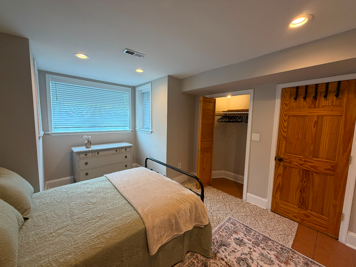 Room in Historic Mansion Rent all-inclusive - Photo 1