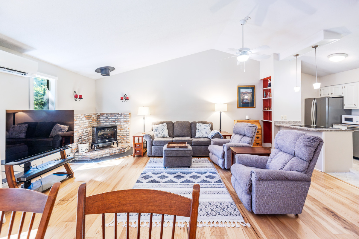 2 bedroom 1.5 bath condo in lovely Quechee Vermont - available 1/1/2027 - Photo 4