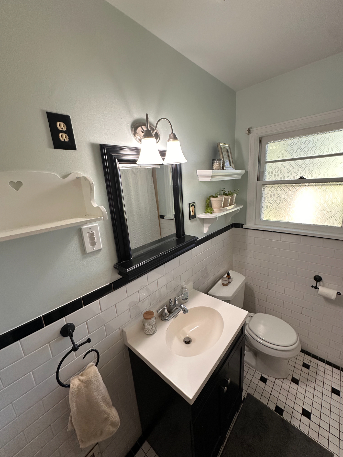 Private Furnished Queen Bedroom | 5 Min to Lake Ontario | Utilities Included - Photo 3