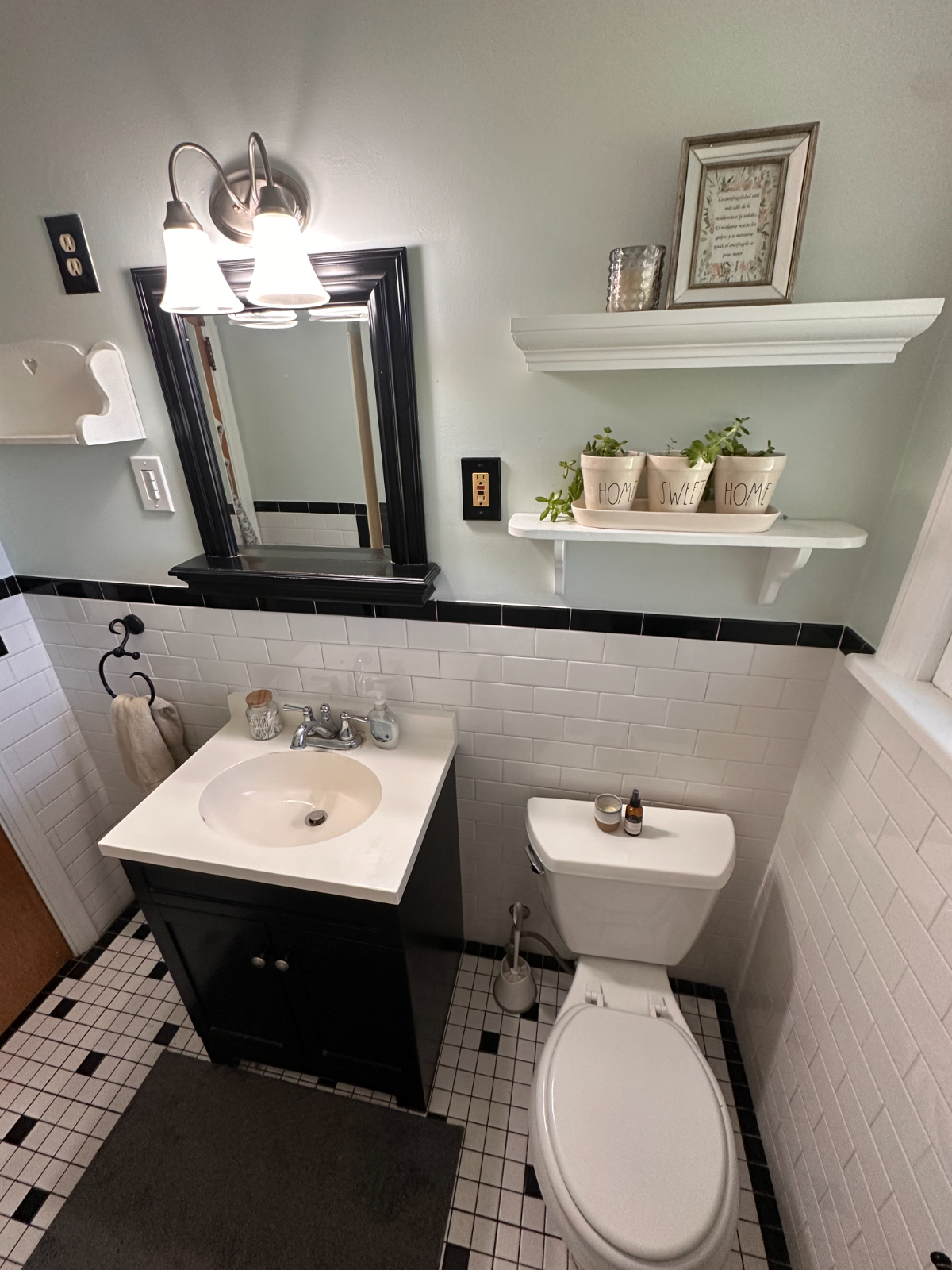 Private Furnished Queen Bedroom | 5 Min to Lake Ontario | Utilities Included - Photo 4