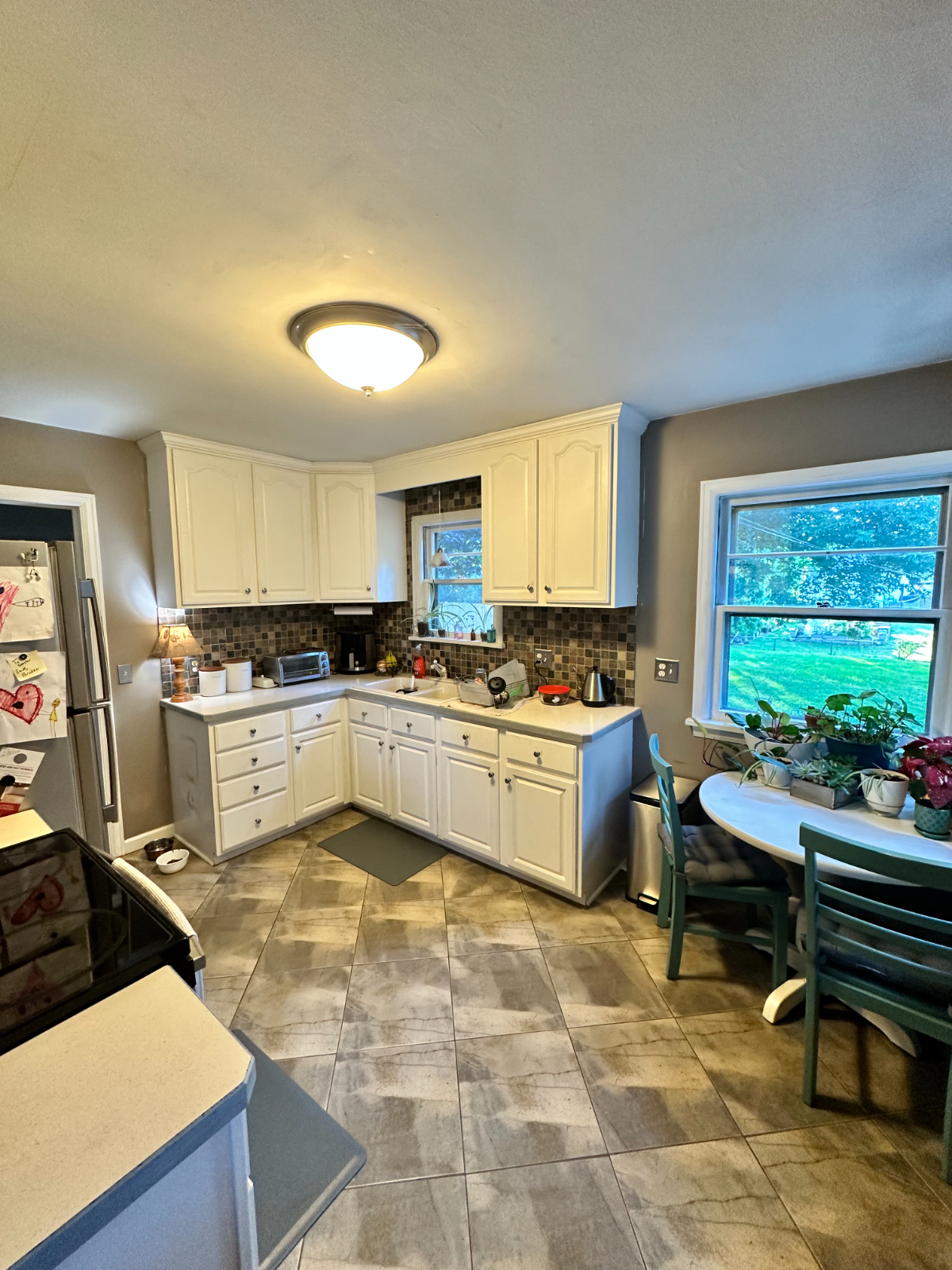 Private Furnished Queen Bedroom | 5 Min to Lake Ontario | Utilities Included - Photo 11