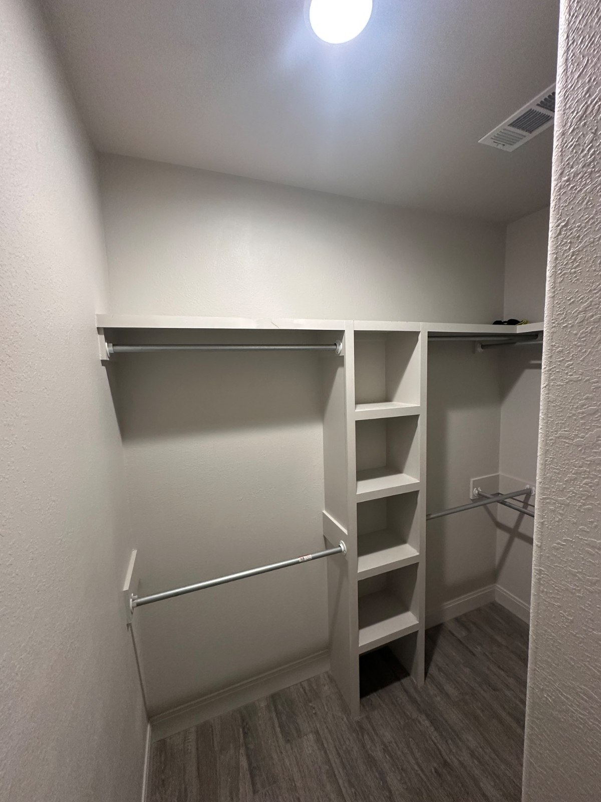 Brand new! Fully Furnished! - Photo 2