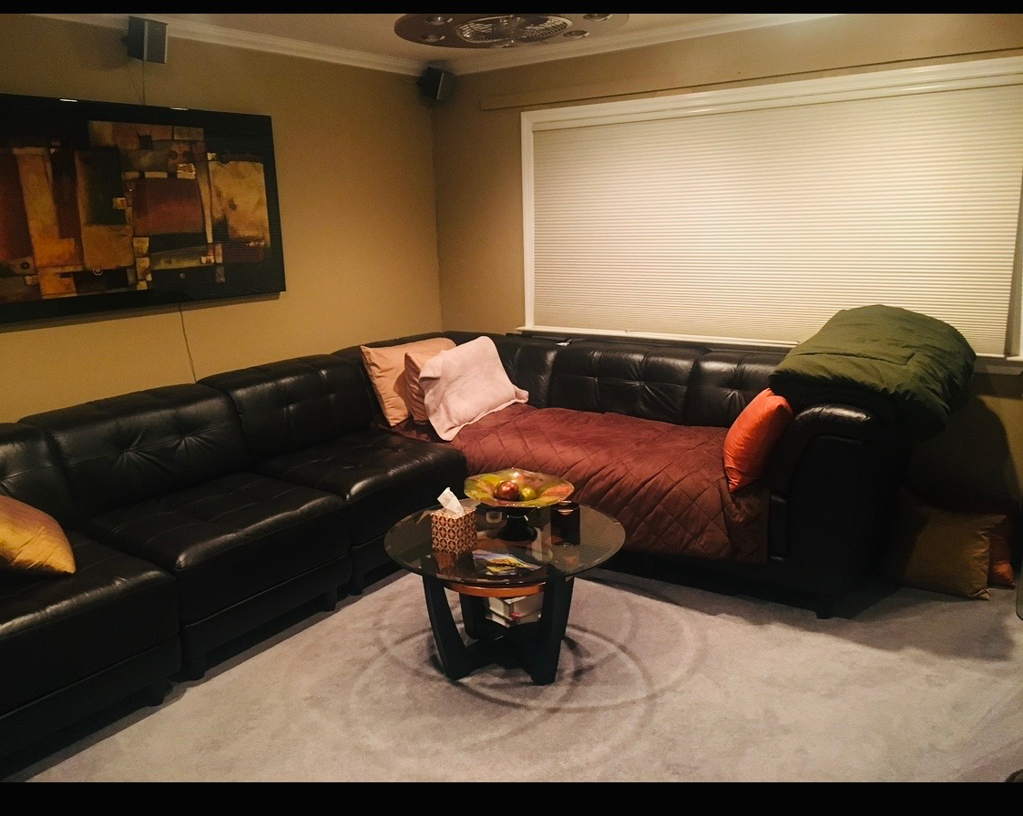 Looking for traveling nurses/professionals ONLY - Photo 3