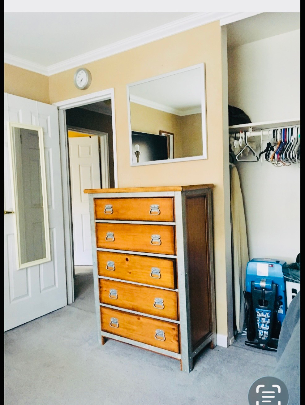 Looking for traveling nurses/professionals ONLY - Photo 4