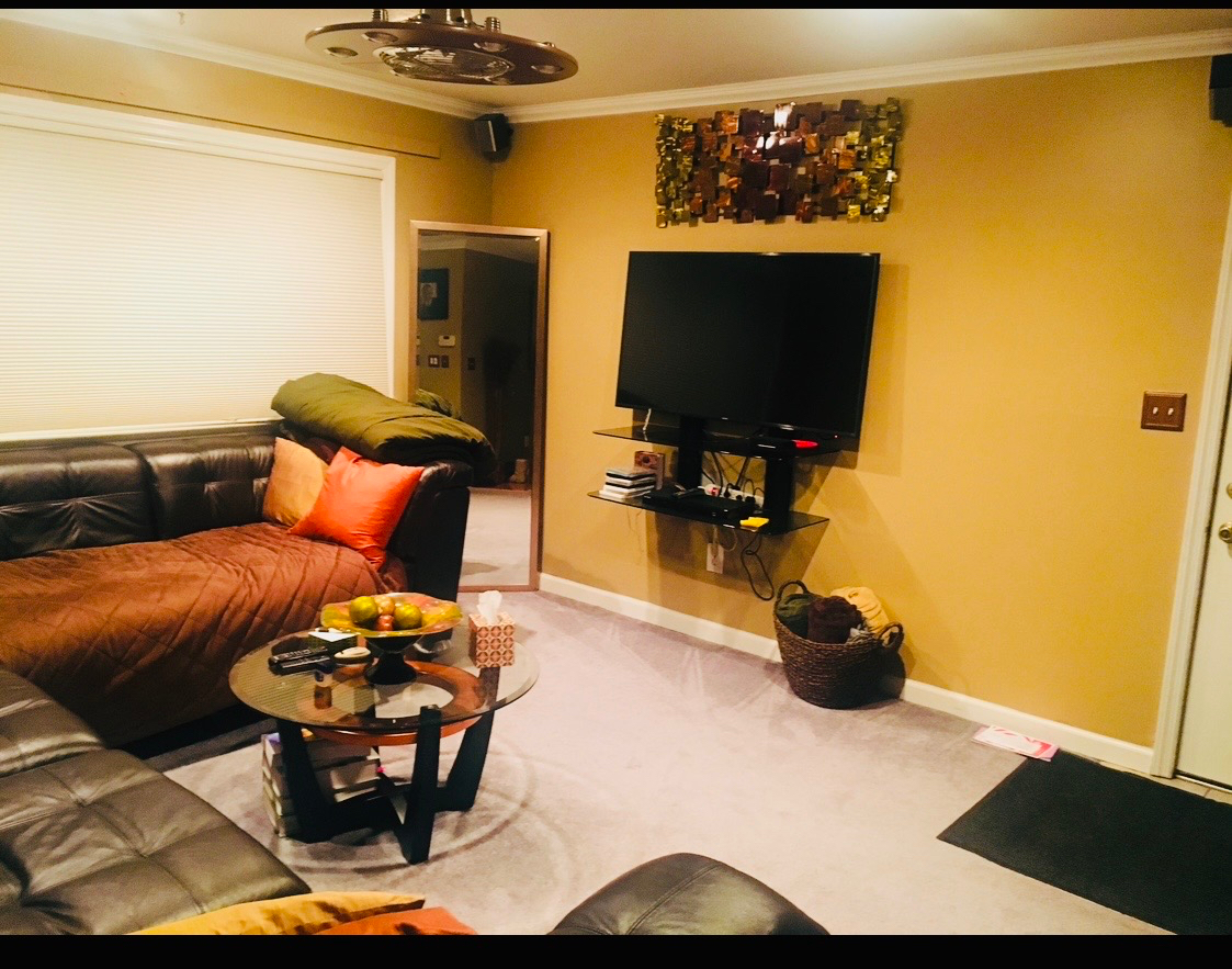 Looking for traveling nurses/professionals ONLY - Photo 1