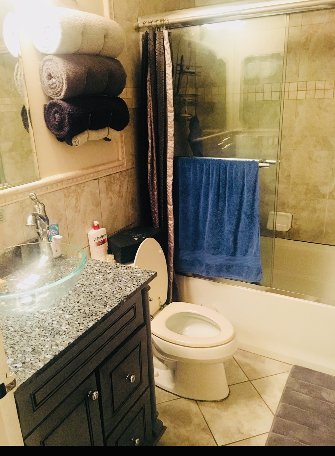 Looking for traveling nurses/professionals ONLY - Photo 7