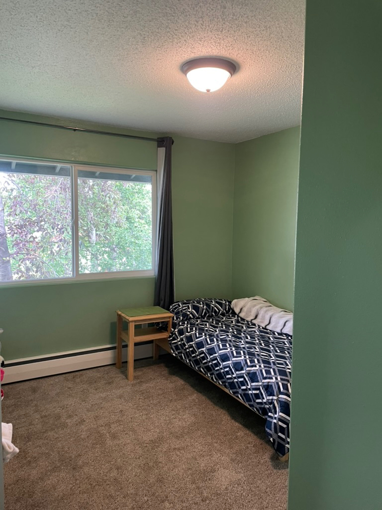 Large home located in a quiet residential neighborhood! - Photo 7