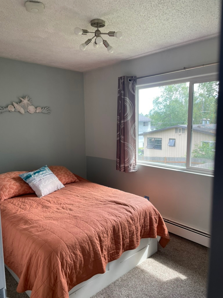 Large home located in a quiet residential neighborhood! - Photo 10