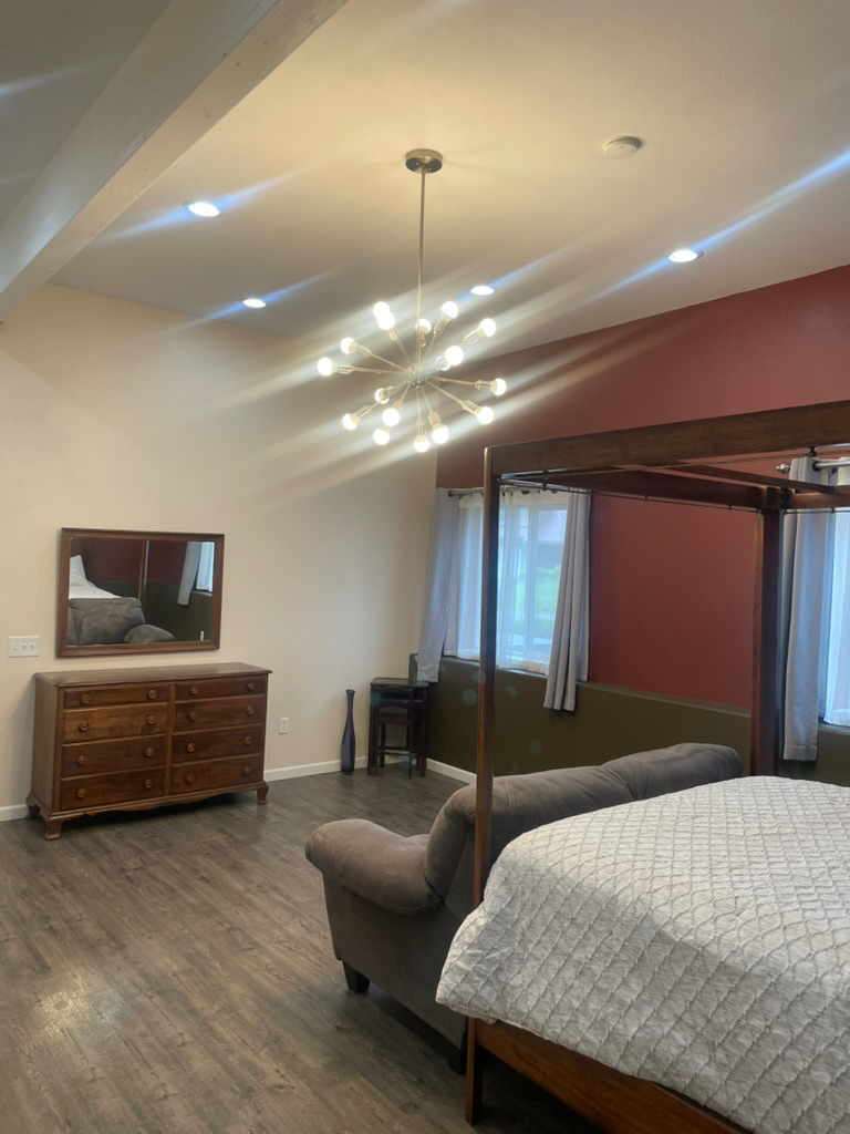 Large home located in a quiet residential neighborhood! - Photo 11