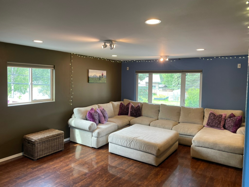 Large home located in a quiet residential neighborhood! - Photo 1