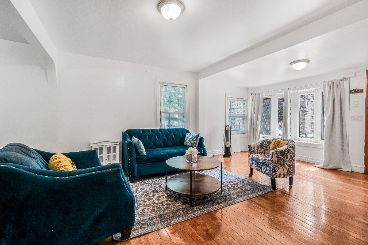 Spacious 3BR Duplex by F Train - Photo 2