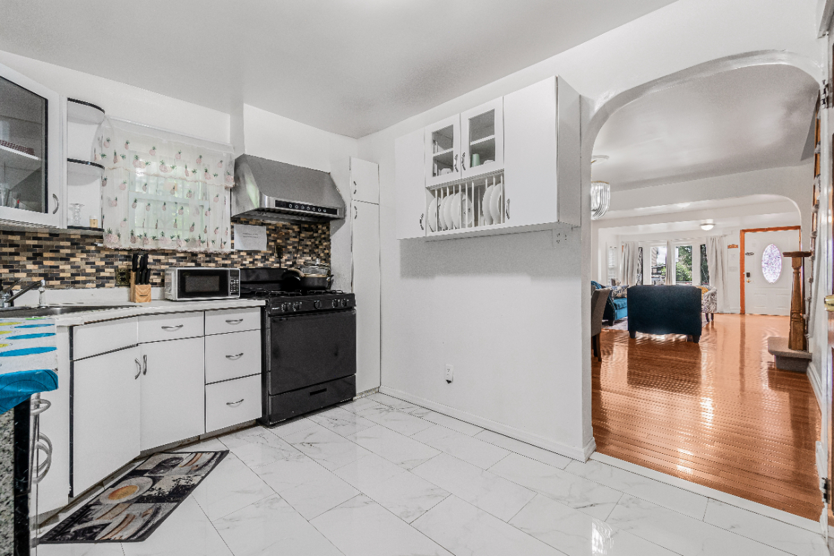 Spacious 3BR Duplex by F Train - Photo 5
