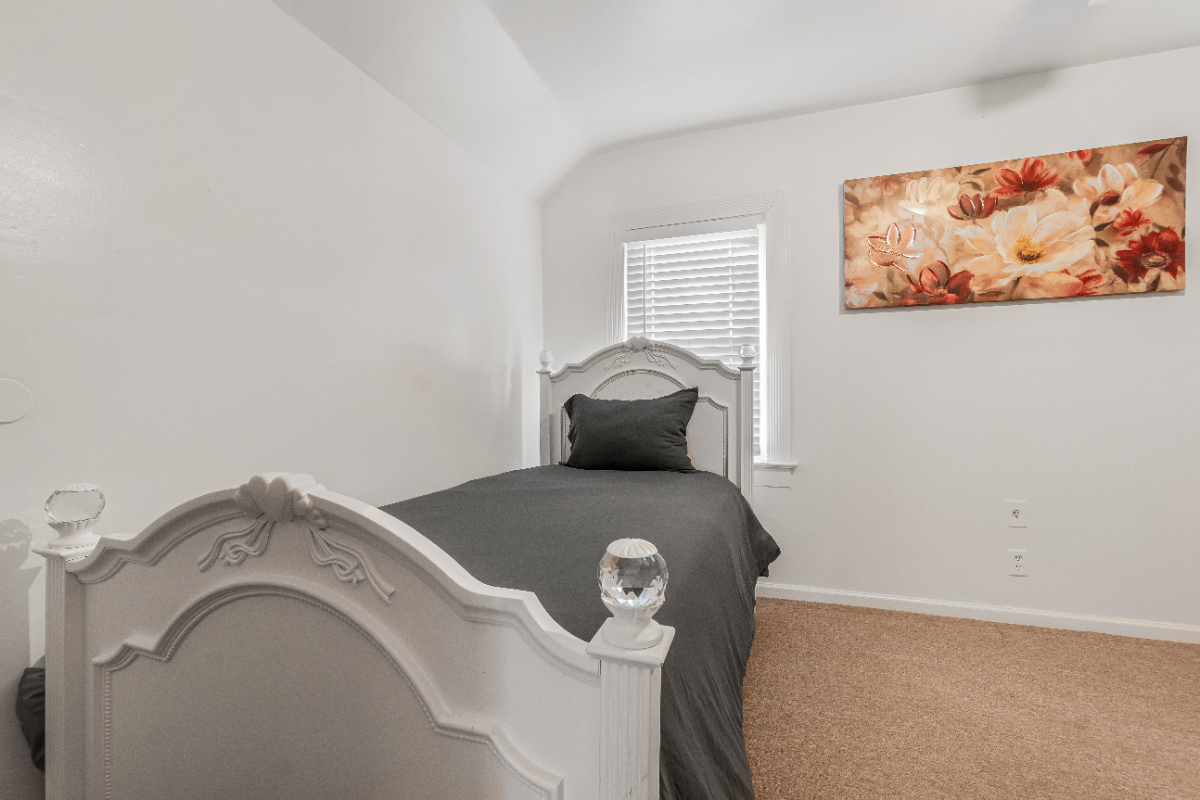Spacious 3BR Duplex by F Train - Photo 10