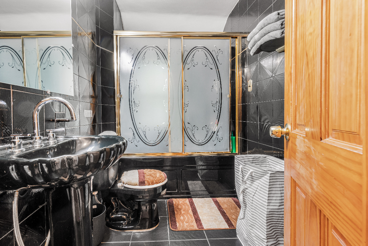 Spacious 3BR Duplex by F Train - Photo 11