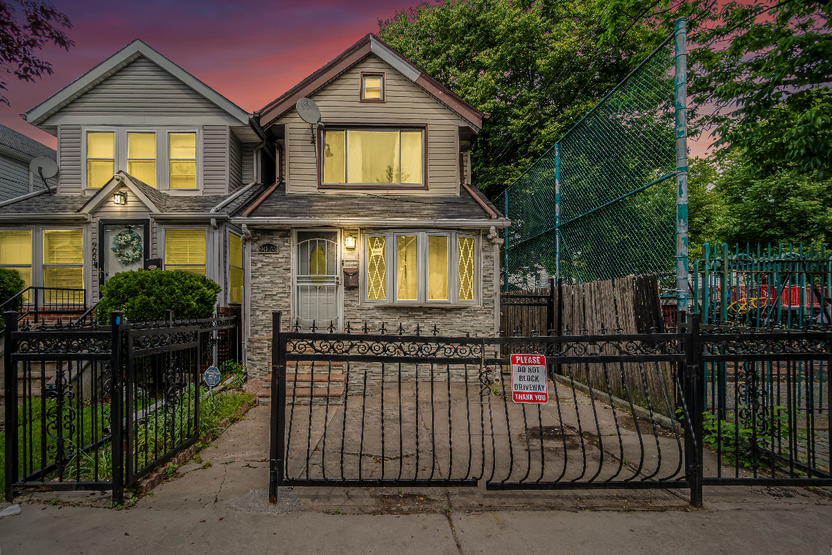 Spacious 3BR Duplex by F Train - Photo 12