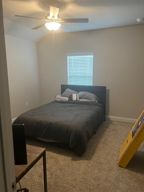 Private room with private bathroom in new neighborhood - Photo 3