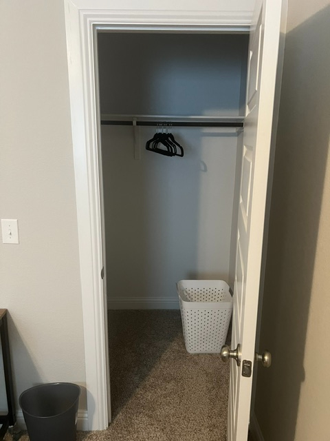 Private room with private bathroom in new neighborhood - Photo 6