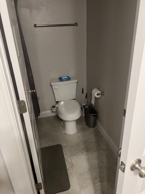 Private room with private bathroom in new neighborhood - Photo 9