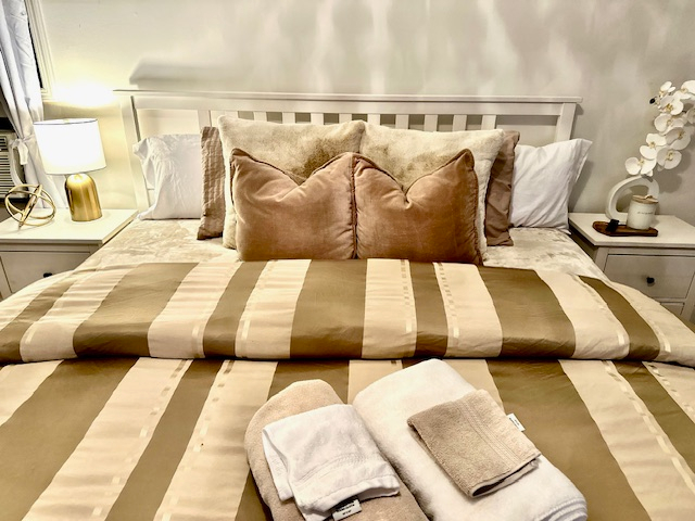 Luxury Waterfront Retreat - Photo 6